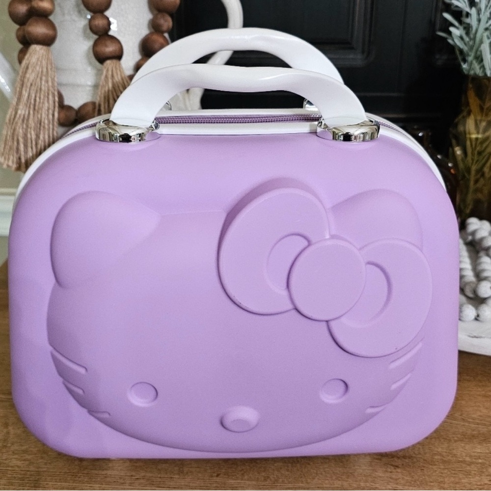Hello Kitty Mini Carry Case Lavender with White Handle Excellent Condition